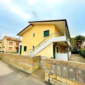 https://villa-daniela-carraro-immobiliare.hotelslidodijesolo.com
