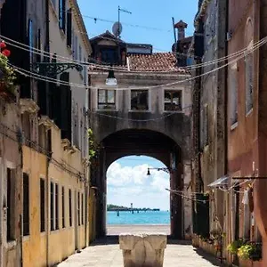 https://elegant-apartment-up-to-2-in-biennale-giardini-by.hotelslidodijesolo.com